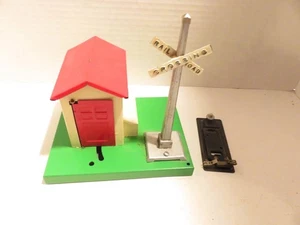 LIONEL POST-WAR #45N OPERATING GATEMAN ACCESSORY- 0/027- EXC. - W8 - Picture 1 of 4