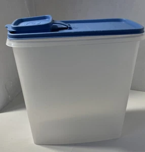 Contenedor de almacenamiento Tupperware vintage guardián de cereales #1588-6 con tapa azul #1590-4 - Imagen 1 de 9