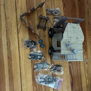 Kenner Robin Hood Battle Wagon 1991 con figuras de acción añadidas, sin caja, ¡funciona! - Imagen 1 de 24