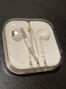 Genuine Apple wired headphones for iPhone 3/4/5/6 - Picture 1 of 2