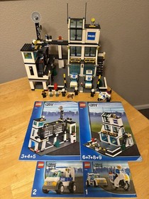 LEGO City Police Headquarters (7744) 100% w/ Minifigures & Manuals