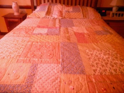 Floral Patchwork Queen Quilt Set 94 x 108" Includes 2 Shams - Image 1 of 4