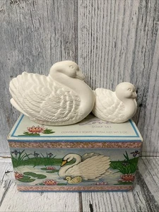 Vintage NOS Avon Tender Love Swan Soap Set 3oz in box - Picture 1 of 1