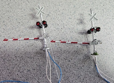 HO Scale NJ International Crossing Gate Signal BarType Arm Red/White LED #1162 - Image 1 of 4