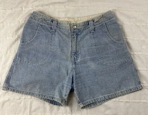 VTG Y2K Levi's Jean Shorts Womens Size 10 Mid Rise Snap Flap Pockets Denim Jorts - Picture 1 of 10