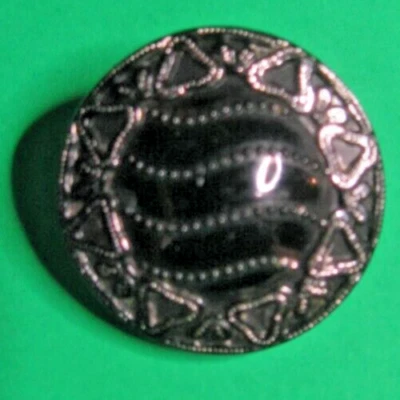 VINTAGE 3/4" MODIFIED TRIANGLES RIM SILVER LUSTER BLACK GLASS SHANK BUTTON-U397 - Image 1 of 2
