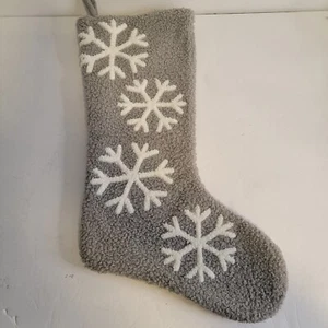 Grauer Schneeflocke Weihnachtsstrumpf Chenille wie Stoff - Bild 1 von 4