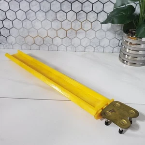 Soporte para azulejos vintage de baquelita Catalin Mahjong amarillo remolino Mah Jong - Imagen 1 de 12