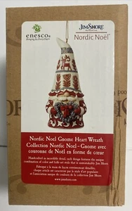Jim Shore NORDIC NOEL ZWERG MIT HERZKRANZ ORNAMENT NEU - Bild 1 von 4