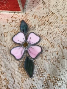 Stained Glass Pink Flower W Green Leaves Handcrafted Suncatcher - Picture 1 of 4