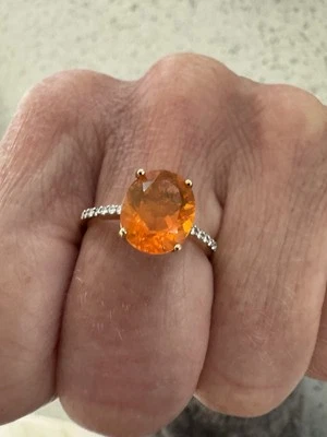 Anillo de vestir de diamantes y ópalo de fuego de oro de 18 quilates Foto 1 de 4
