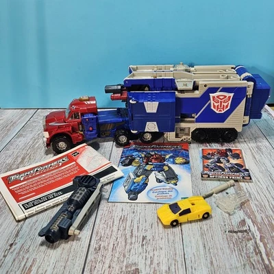 2002 Transformers Armada Super Class Optimus Prime & Sparkplug  - Image 1 of 4