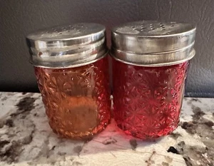 Shaker sale e pepe in vetro rosso e arancione vintage alto 2,5" - Foto 1 di 6