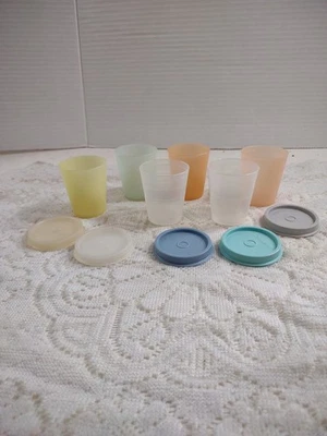 De colección Tupperware 6 Mini Enanos Contenedor Set Pasteles #101 Lote Mixto con Tapas Foto 1 de 4