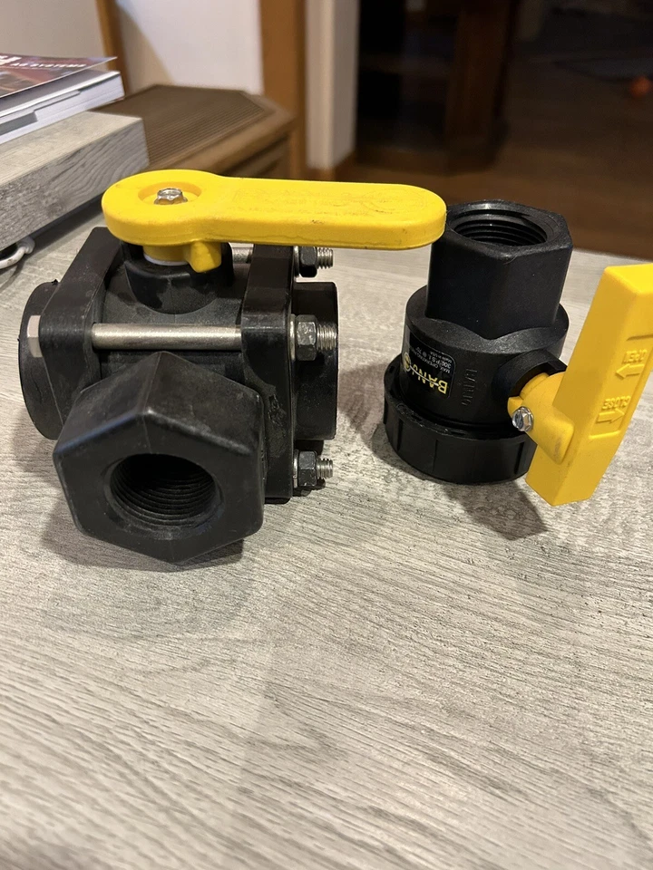 Banjo 1 in. FPT 3-Way Side Load Poly Ball Valve V100SL & UV100FP valve - Image 1 of 1