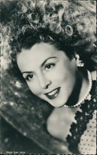 Ak Schauspielerin Renee Saint-Cyr, Portrait - 3918866