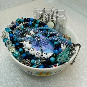 Soothing Blues Jewelry Lot In Collectible Yo-kai Watch Ceramic Dish - Picture 1 of 5