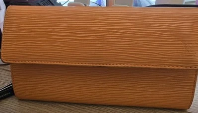 Auténtica cartera Louis Vuitton vintage Epi naranja Foto 1 de 4