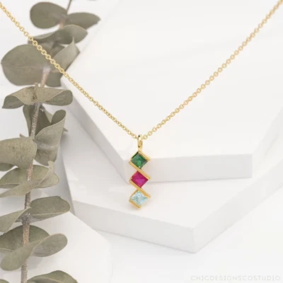 Collar colgante de viaje de 3 piedras preciosas arco iris creado en laboratorio de 0,75 quilates de oro amarillo de 10 quilates Foto 1 de 4