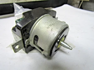 ✌️NEW HUBBELL CS8269 50A Twist-Lock Receptacle 2P 3W 250V AC Black, Heavy-Duty - Picture 1 of 4