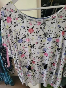 Weiß-bunte Kurzarmbluse (Blumen) aus Baumwolle Gr. 48 - Bild 1 von 2