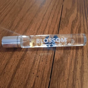 Blossom RollOn Rollerball Perfume Oil, Natural Ingredients Essential Oils Flower - Picture 1 of 4