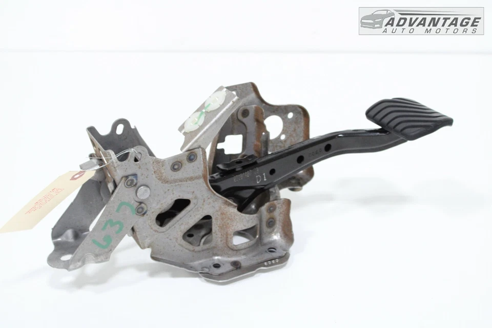 2019-2023 NISSAN ALTIMA PARKING ASISST STOP BRAKE PEDAL W/ BRACKET OEM - Image 1 of 4