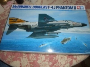 TAMIYA 60306, 1/32 MCDONNELL DOUGLAS F-4J PHANTOM II PLASTIC MODEL KIT - Picture 1 of 15