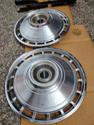 Chevrolet Corvair Monza 1964 Cubierta de rueda 13" Cubiertas de rueda PAR conductor Chevy Foto 1 de 4