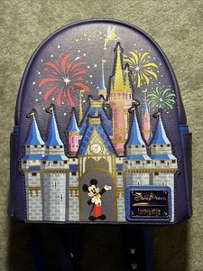 Disney Parks Loungefly Mini Zaino Castello di Cenerentola Topolino Tink WDW Fuochi d'artificio - Foto 1 di 12