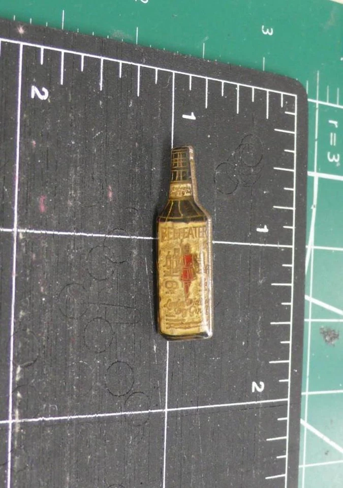 Pin de ginebra Beefeater vintage Foto 1 de 1