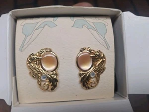 vintage avon seahorse Earrings - Picture 1 of 3