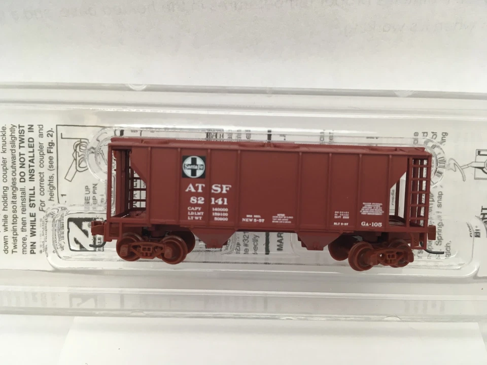 Z SCALE Micro-Trains MTL 53100010 ATSF PS-2 70 Ton Covered Hopper #82141 - Image 1 of 4
