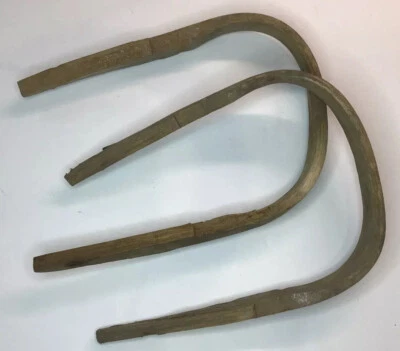 Par de manijas primitivas de cesta de manzana de madera con nudos de roble antiguo Foto 1 de 4