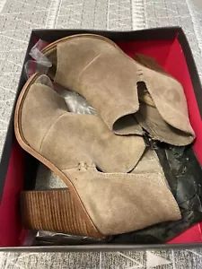 Vince Camuto Katleen Chunky Heel Slip On Suede Booties Size 8M - Picture 1 of 8