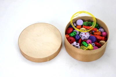 Fädelperlen in Spandose * Holzperlen * Perlenbox * Ketten fädeln * - Bild 1 von 4