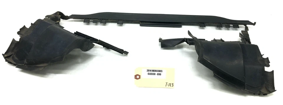 2012-2018 MERCEDES-BENZ CLS550 RADIATOR AIR DEFLECTOR OEM. - Image 1 of 4