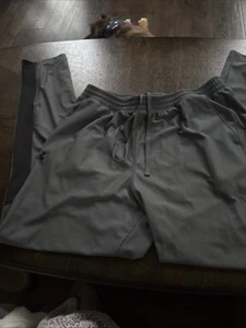 Under Armour Joggers Mens XL Fitted Gray Drawstring Pockets Sweatpants EUC - Picture 1 of 6