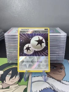 Pokemon Karte Doppelte Farblose Energie Sonne & Mond Reverse Holo 136/149 Near Mint - Bild 1 von 2