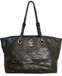 BOLSO DE MANO CHANEL de cuero acolchado negro ON THE ROAD con tarjetas de recibos - Imagen 1 de 13