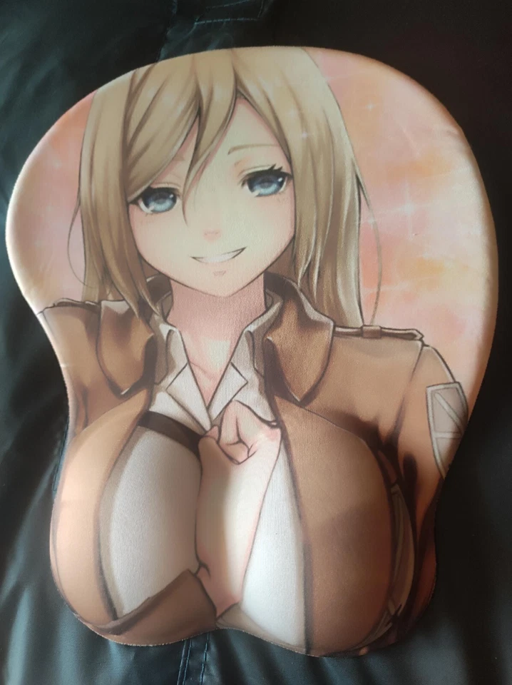 Tapis de souris Fille 3D ergonomique Anime  boobs seins tits attack of titans - Photo 1/1