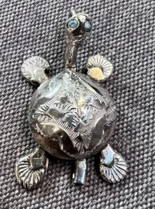 Native American Navajo Handmade Sterling Silver & Turquoise Turtle Pendant - Picture 1 of 5