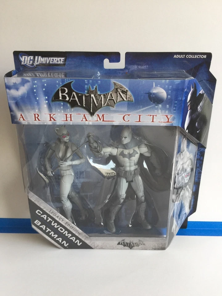 Mattel W7104 Batman Legacy Arkham City and Catwoman Collector Figure
