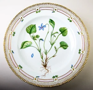 Royal Copenhagen Flora Danica Dinner Plate #3549 Viola Canina Horn. - Picture 1 of 5