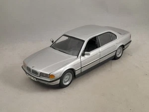 Minichamps BMW 750iL BMW Serie 7 7 1:24 senza scatola originale no box - Foto 1 di 17