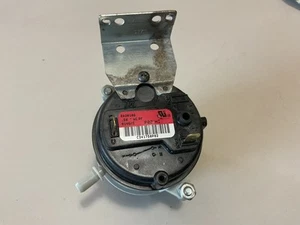 OEM TRANE AMERICAN STANDARD C341750P02 .50WC/.17WC DUAL PRESSURE SWITCH BA20106 - Picture 1 of 4