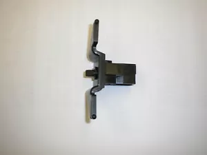 Gancho de pestillo para puerta de gas combustible genuino Mitsubishi OEM Outlander Montero ¡NUEVO! - Imagen 1 de 3