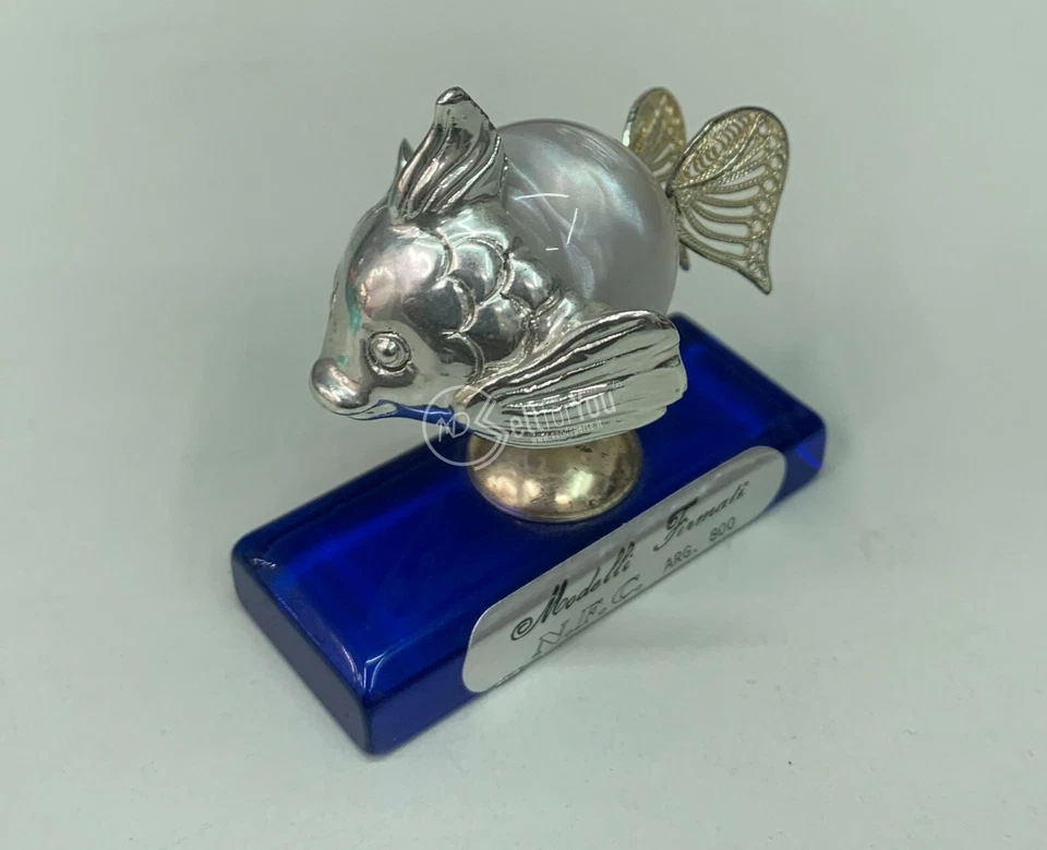 SOPPRAMMOBILE PESCE IN ARGENTO 800 N.F.C. DIM. 6X2,5X6 CM PIEDISTALLO BLU  - Immagine 1 di 3