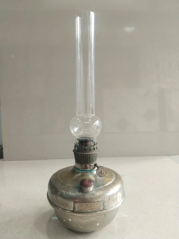 Lámpara de queroseno vintage antigua rara R. Ditmar Viena favorita hecha en Austria Foto 1 de 4