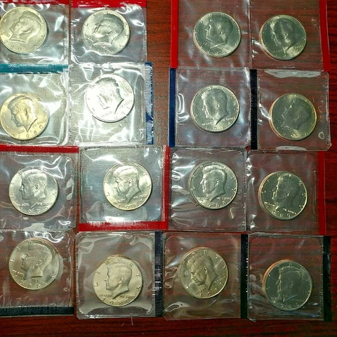 1980 - 1989 P D Kennedy Halves BU Mint Cello 16 Coins NO 1982, 1983 SHIPS FREE!! Cover